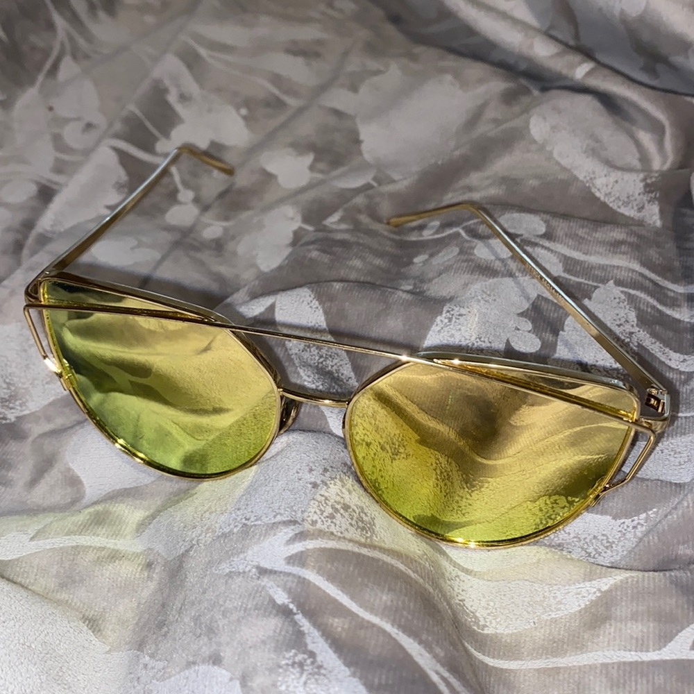 Mirrored sunglasses